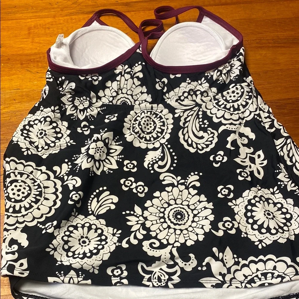 Liz Lange Maternity Black and White Swim Bathing Suit Top with Floral De…